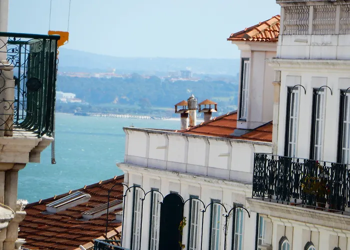 Lv Premier Chiado- Ch * ליסבון