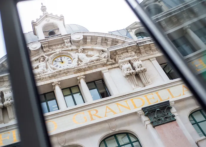 Lv Premier Chiado- Ch * ליסבון